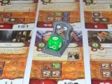 проект "Kostolom Custom": Подставка под фишку персонажа с размещенным кубом концентрации.Рядом лежит фишка для сравнения.